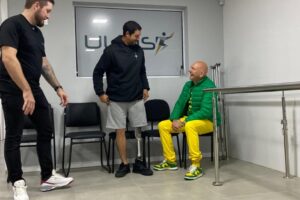 Luciano Hang entrega prótese a pedreiro que segue trabalhando mesmo sem a perna