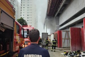 Atualização: bombeiros seguem atuando em incêndio em Balneário Piçarras