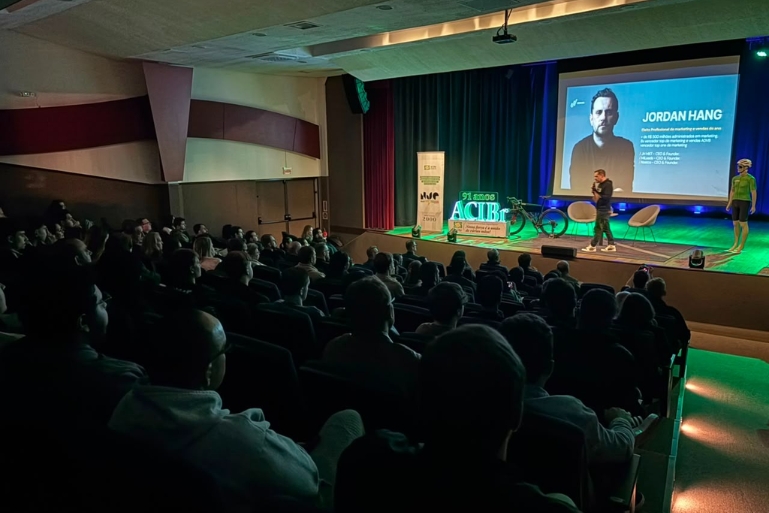 InspiraBQ reúne mais de 150 participantes em noite de empreendedorismo em Brusque