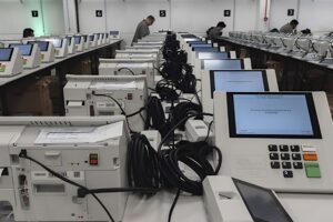TRE-SC realiza distribuição de 18.860 urnas eletrônicas em SC