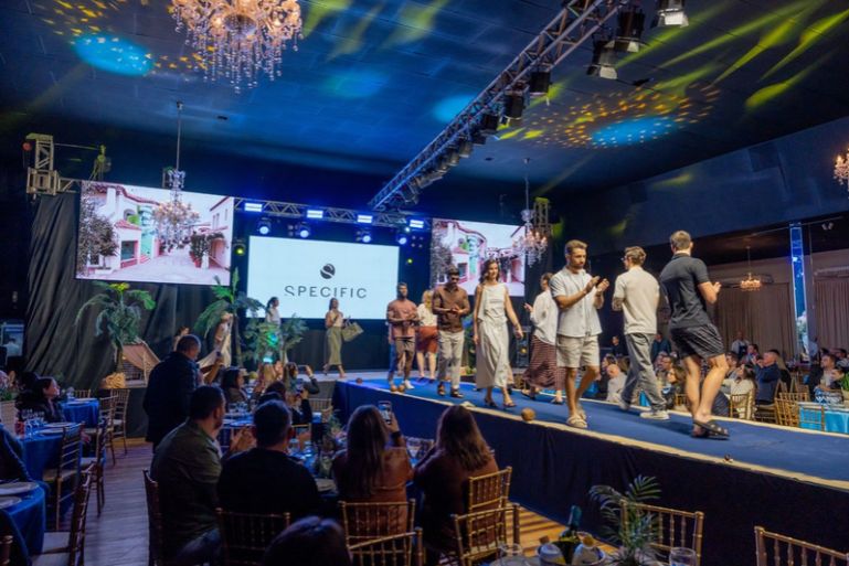 Desfile da 75ª Pronegócio apresenta as principais tendências do Alto Verão 2027