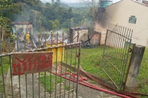 Homem é preso por incêndio criminoso após confessar o crime à Polícia Militar