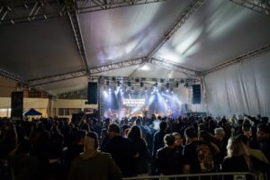 GALERIA – Rock na Praça reúne público e celebra 25 anos de história com show da banda Cachorro Grande