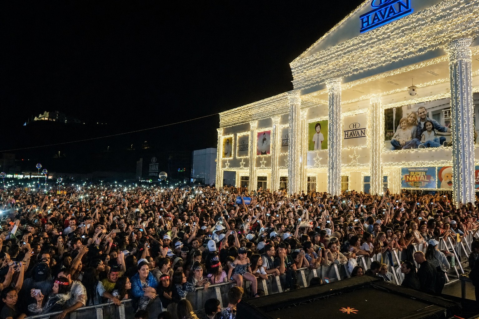 Natal Luz Havan volta a Brusque e resgata tradição que marcou gerações com show de Ana Castela