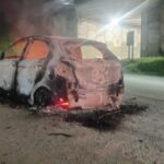 Veículo é destruído por incêndio durante a madrugada em Araquari (SC)