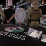 Dois homens são detidos com cocaína no Centro de Brusque