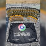 VÍDEO: PMRv encontra 47 ampolas de tirzepatida e 58 frascos de anabolizantes em ônibus