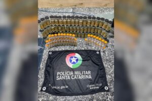 VÍDEO: PMRv encontra 47 ampolas de tirzepatida e 58 frascos de anabolizantes em ônibus