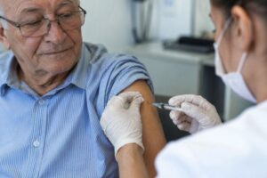SUS amplia cobertura da vacina Pneumo 20 para maiores de 85 anos