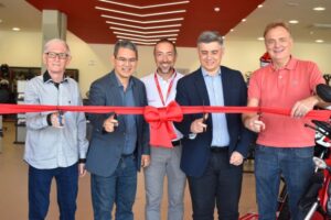 Representante da Honda visita nova Mega Motos, em Brusque