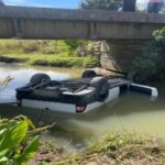 Motorista morre após carro cair em ribeirão em Agronômica (SC)