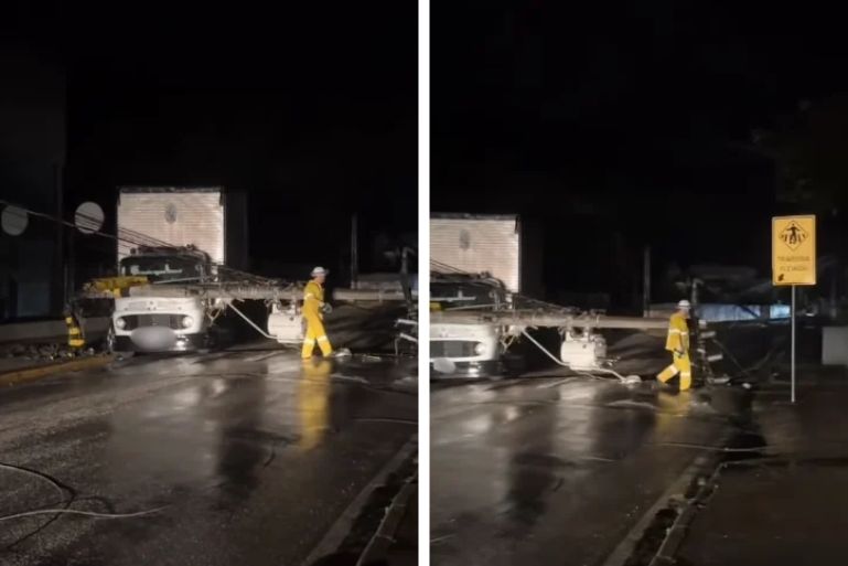 Caminhão atinge poste na Rua Arnoldo Ristow, em Brusque