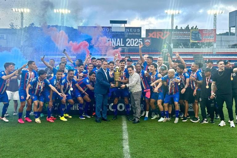 Carlos Renaux completa 113 anos e recebe homenagem da FCF