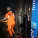 Ônibus tomba na BR-122 e deixa sete mortos e 13 feridos na Bahia