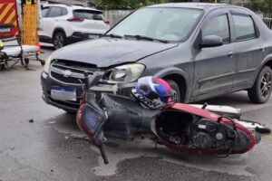 Motociclista fica ferido após acidente no bairro Santa Terezinha, em Brusque