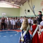 Fenarreco leva marrecos e realezas mirins às escolas municipais