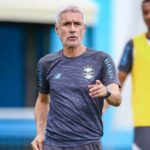 Golpe no Grêmio: homem se passa por Luís Castro e engana jogador
