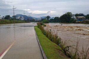 Rio Itajaí-Mirim chega a 5,10m e começa a apresentar estabilidade em Brusque