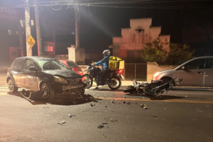 Grave acidente deixa motociclista ferido na Avenida Primeiro de Maio