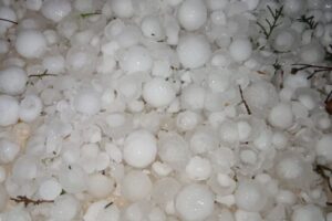 Tempestades avançam por Santa Catarina e podem ter granizo e ventos fortes