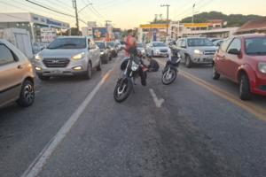 Colisão entre duas motos é registrada no Centro de Brusque
