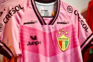 Brusque FC SAF lança camiseta especial em alusão ao Outubro Rosa