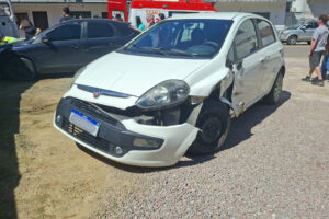 VÍDEO – Grave acidente entre carro e moto mobiliza helicóptero Arcanjo em Brusque