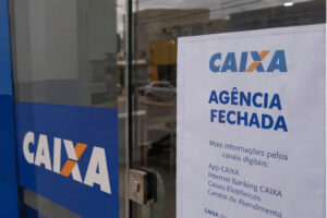 Bancários da Caixa rejeitam nova proposta e greve continua nesta terça-feira