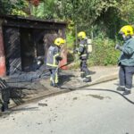 Atualização dos bombeiros: incêndio atinge sofá, colchão e porta de garagem em Azambuja