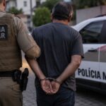 Homem com mandado de prisão por estupro é detido em Brusque