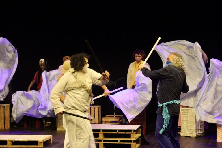 “Feira Brasil” transforma cotidiano de feirantes em espetáculo teatral