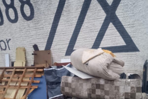 Mutirão recolhe móveis e objetos descartados irregularmente em Brusque