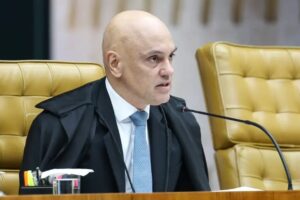Moraes encaminha a Fachin pedido de investigação contra Mendonça