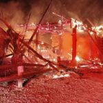 Depósito é tomado pelo fogo durante a madrugada em Itajaí