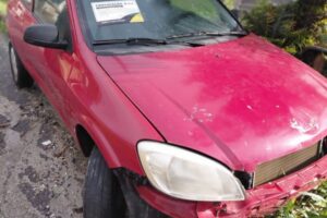 GTB recolhe veículo abandonado no bairro Poço Fundo