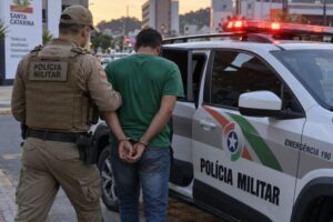 Homem de 41 anos é preso durante cumprimento de ordem judicial em Brusque