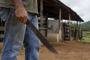 Homem é condenado por matar colega com 34 golpes de facão em Curitibanos (SC)