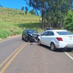 Idosa morre e cinco pessoas ficam feridas em colisão frontal na SC-159