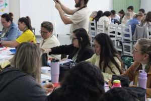 Apae de Brusque realiza ação de autocuidado com colaboradores