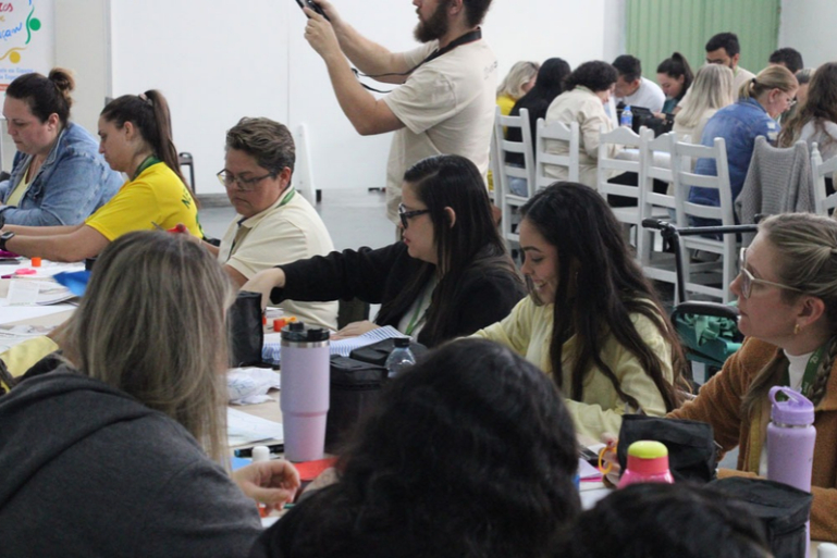 Apae de Brusque realiza ação de autocuidado com colaboradores