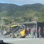 Carreta tomba na subida do Morro da Gabiroba, em Botuverá