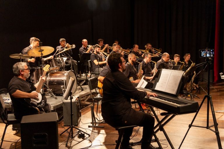 Big Band Brusque se apresenta no Clube de Caça e Tiro em comemoração aos 160 anos