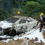 Carro é destruído por incêndio no bairro Tomaz Coelho, em Brusque