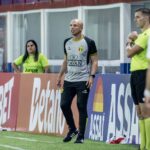 Brusque FC anuncia saída do técnico Higo Magalhães