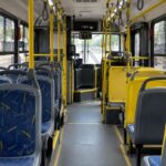 Pai de passageira ameaça motorista de ônibus com arma falsa em Brusque