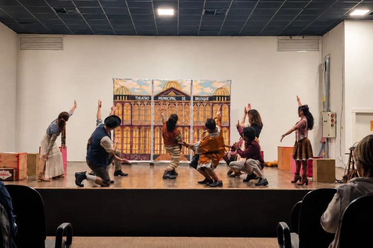 Clube de Caça e Tiro recebe apresentação gratuita da comédia “O Teatro Municipal”