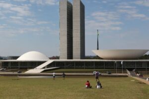 Calendário especial pode acelerar votação da PEC do fim da escala 6×1