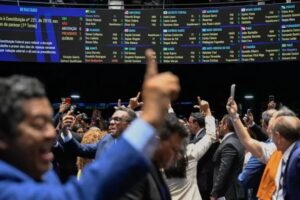 Redução da jornada de trabalho vai elevar preços e ameaçar empregos, diz FIESC