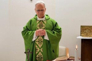 Papa Leão XIV apresenta melhora constante e celebra Missa no hospital