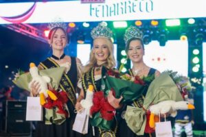 Sandiele Schaefer é eleita rainha da 40ª Fenarreco